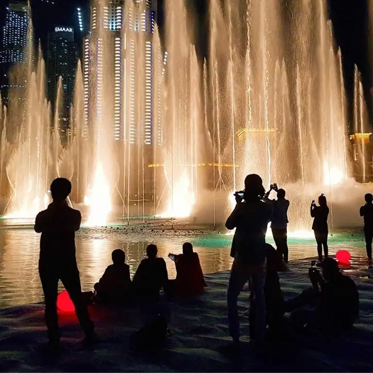 Dubai Çeşmesi Yaya Yolu