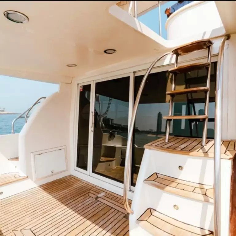 Dubai: Private Luxury Cruise on a Stylish 50ft Yacht