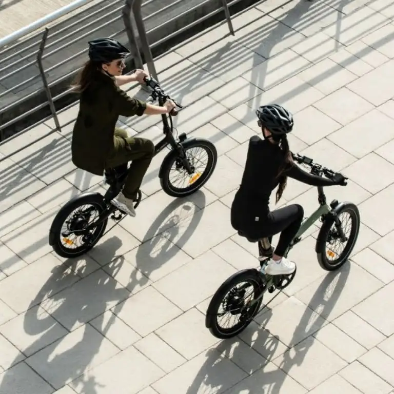 Премиальное путешествие на электровелосипеде - от городской панорамы Дубая до пляжа