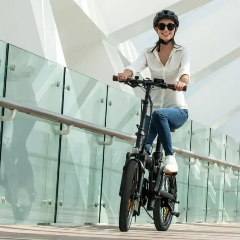 Премиальное путешествие на электровелосипеде - от городской панорамы Дубая до пляжа