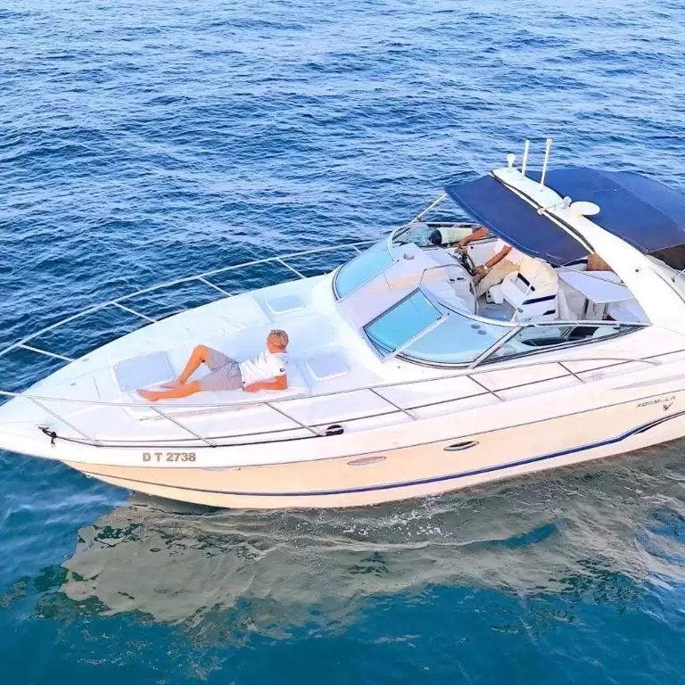 Private Luxury Yacht Cruise in 35FT