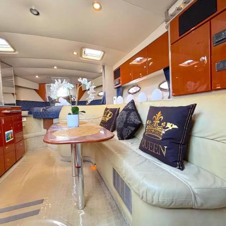 Private Luxury Yacht Cruise in 35FT