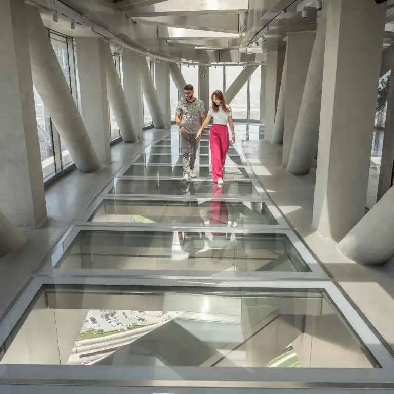 Kaydırak ve Altın Menüsü ile Gökyüzü Manzaraları