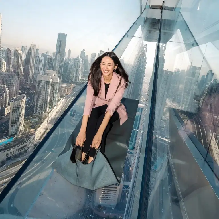 Kaydırak ve Altın Menüsü ile Gökyüzü Manzaraları