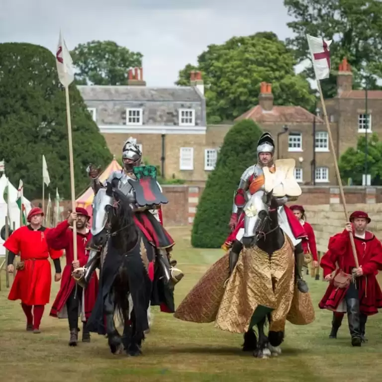 Hampton Court Palace, Gardens & Maze: Entry Ticket
