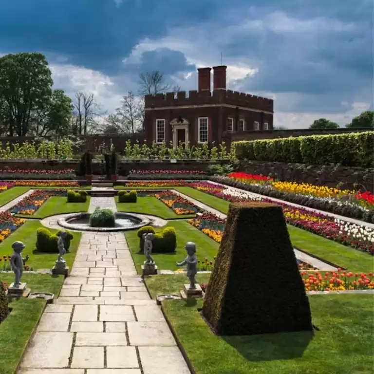 Hampton Court Palace, Gardens & Maze: Entry Ticket