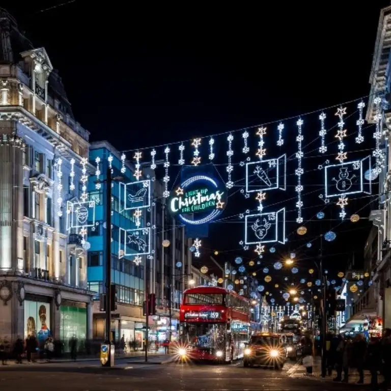 London Christmas Lights Bus Tour With Live Guide