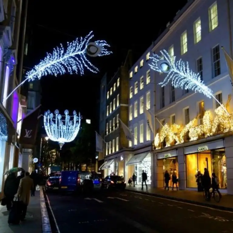 London Christmas Lights Bus Tour With Live Guide