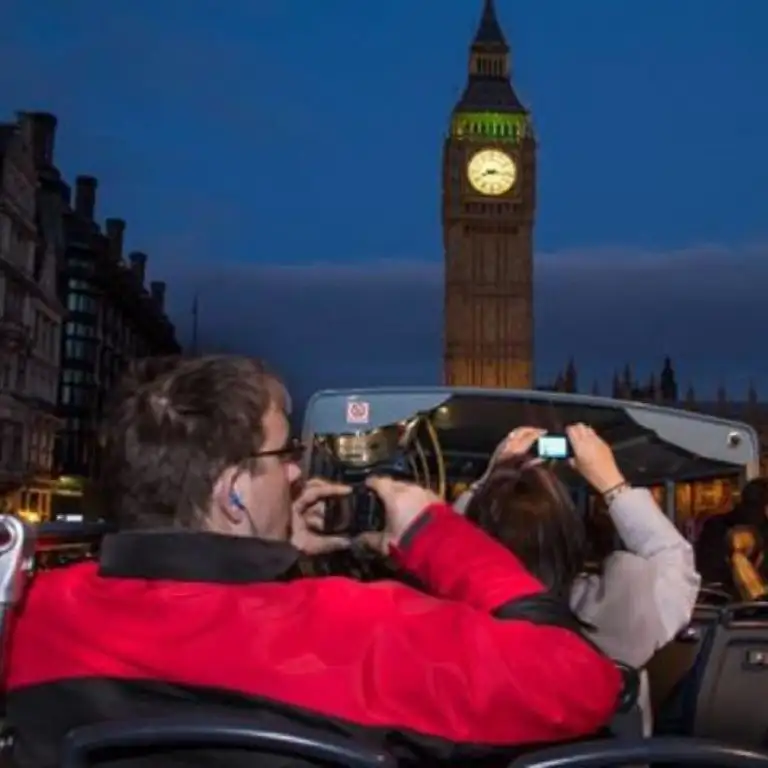 London Christmas Lights Bus Tour With Live Guide
