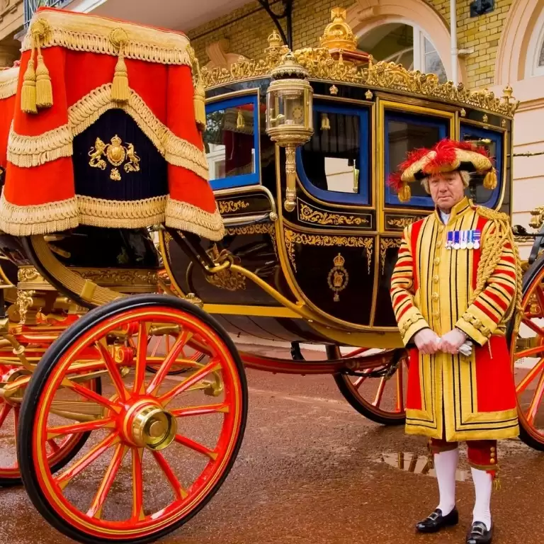 The Royal Mews & Buckingham Palace