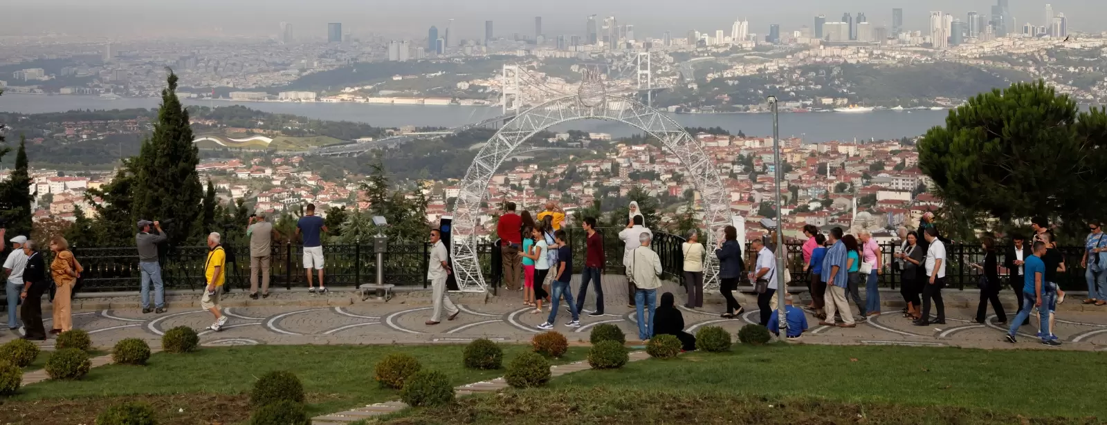 Istanbul: Europe & Asia Continents,Topkapi Palace & Harem with Live Guide