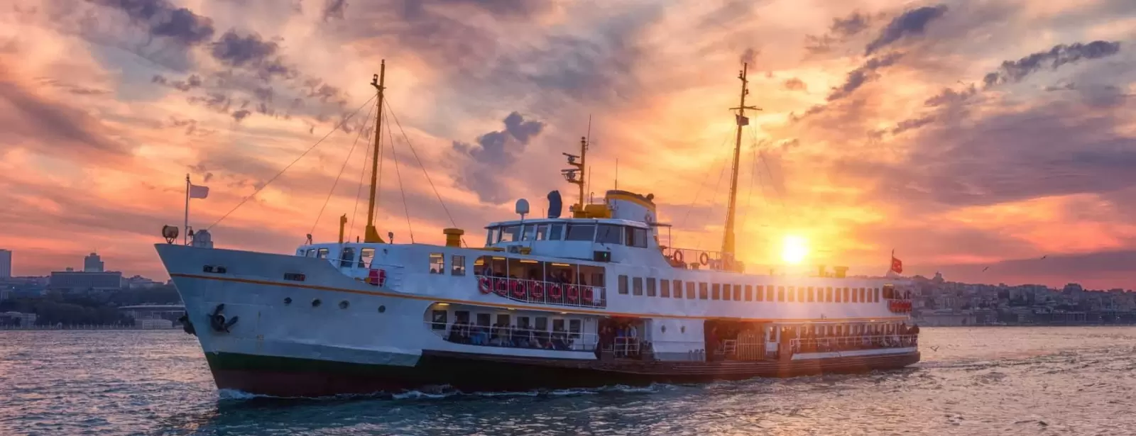 Bosphorus Luxury Dinner Cruise with Entertainment