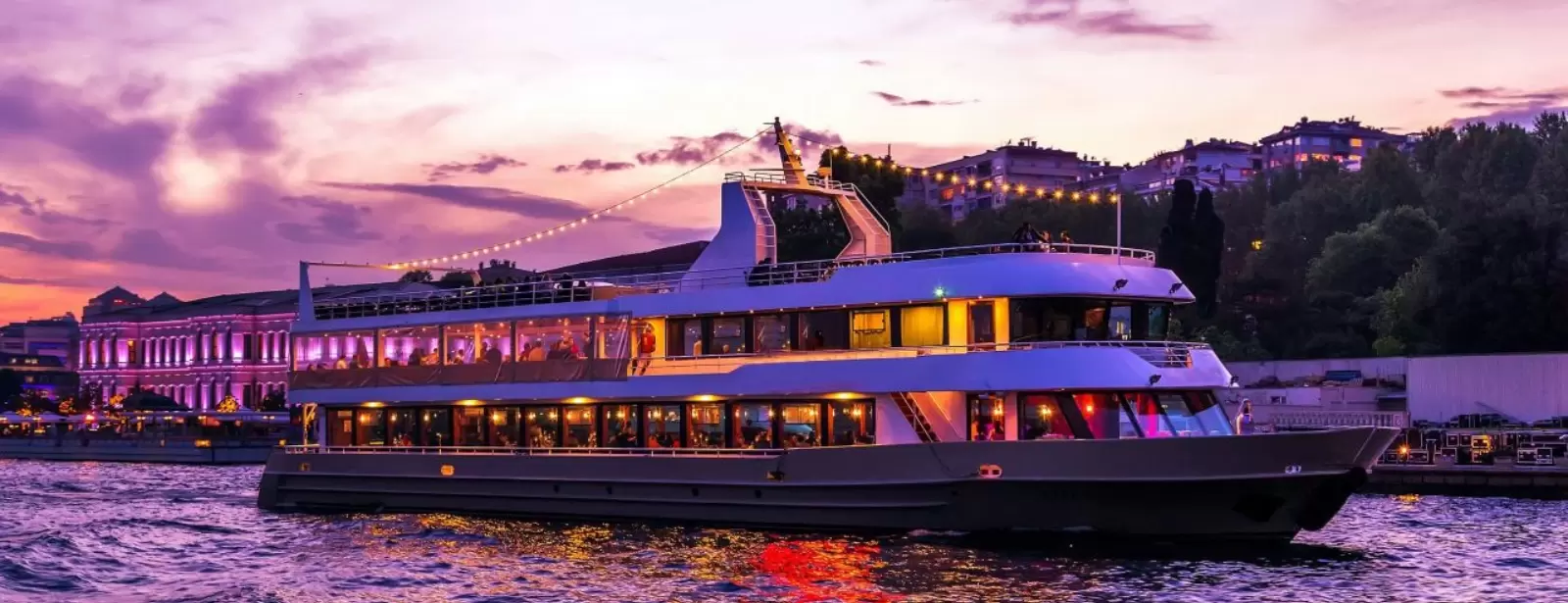 Bosphorus Luxury Dinner Cruise with Entertainment