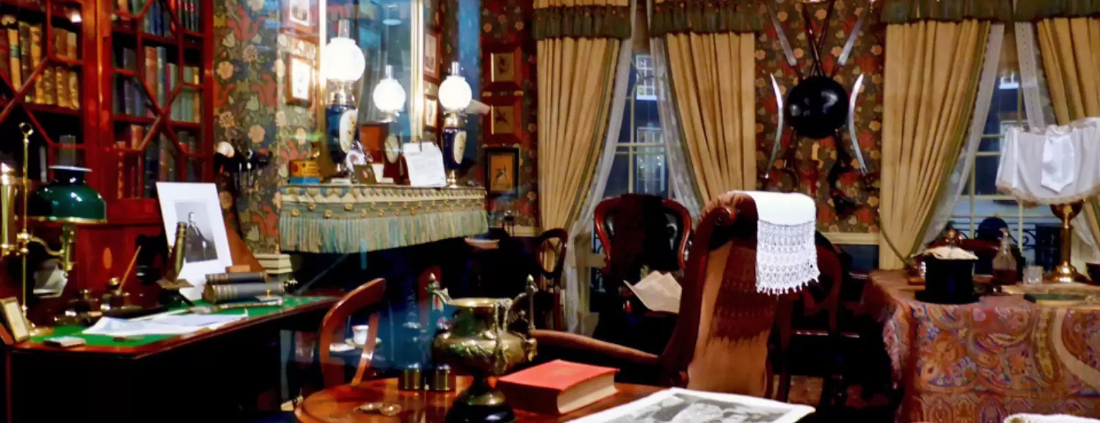 Sherlock Holmes Museum tickets & Westminster Highlights Walking Tour