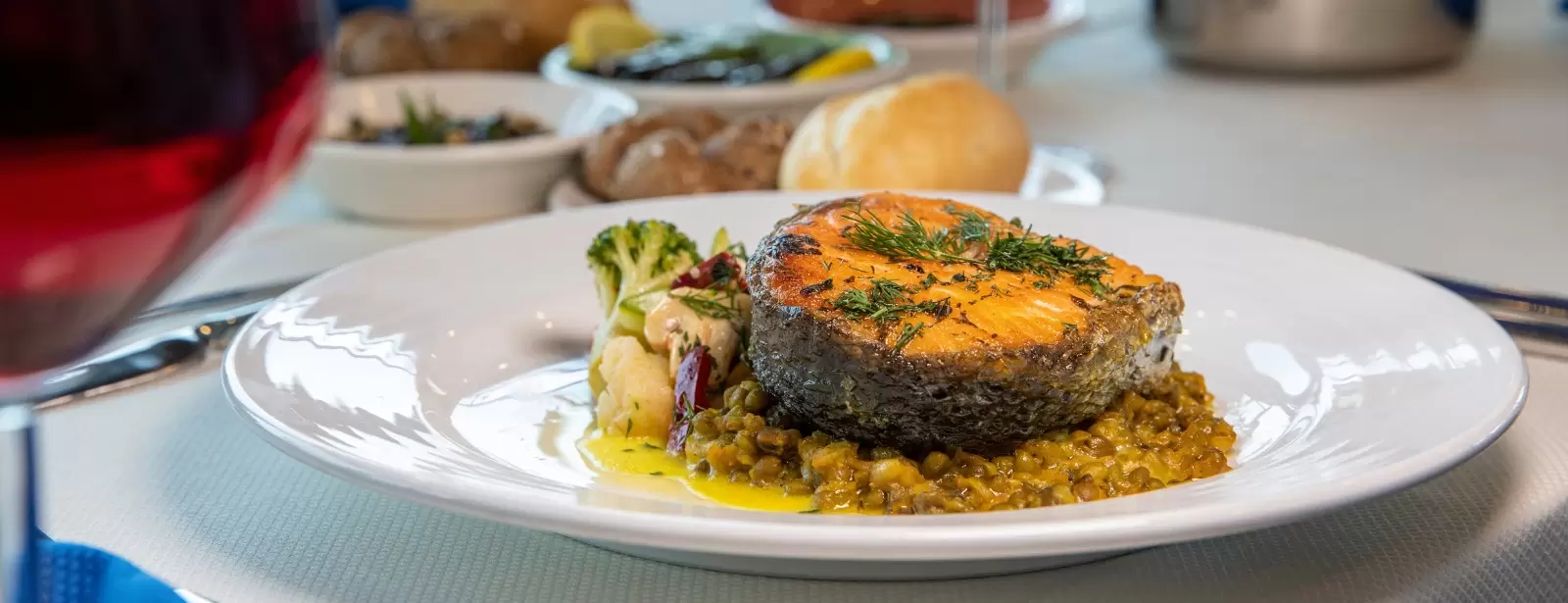 Bosphorus Dinner Cruise Tavern & World Show