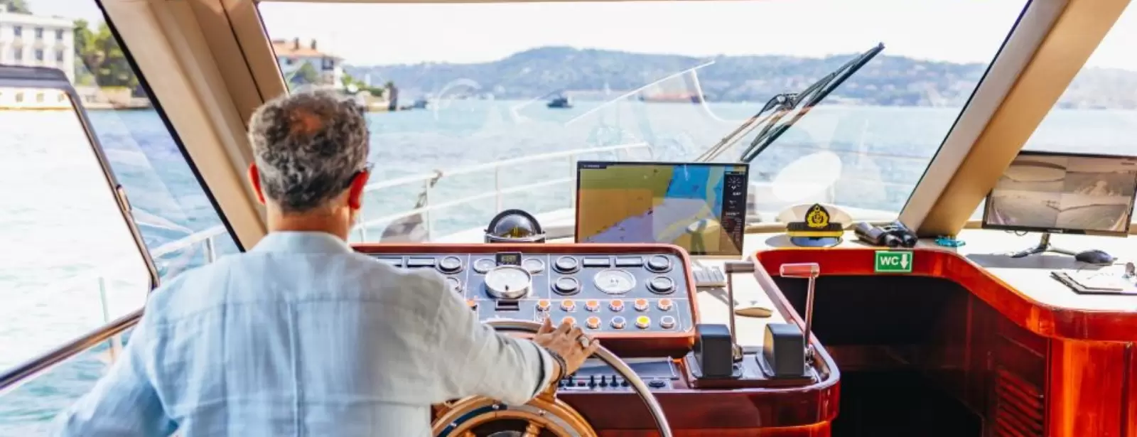 Bosphorus Yacht Cruise with Stopover on Asian Side