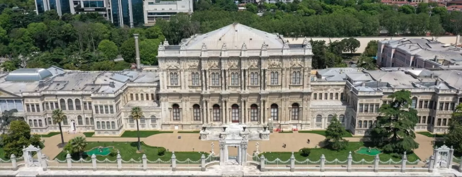 Dolmabahce Palace Skip-the-Line Entry & AudioGuide