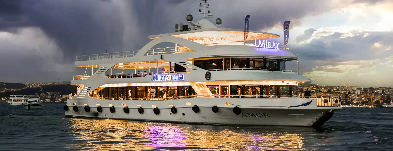 Bosphorus Dinner Cruise Tavern & World Show