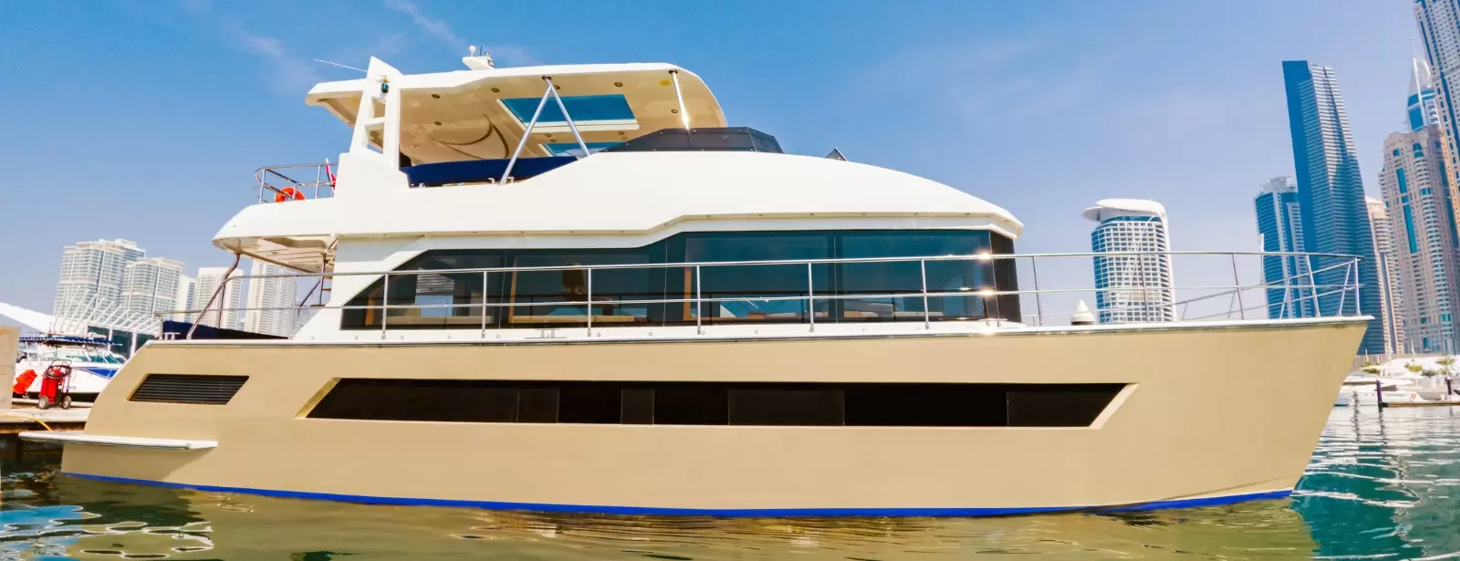 2 Hour Yacht Tour in Dubai Marina with Breakfast or BBQ