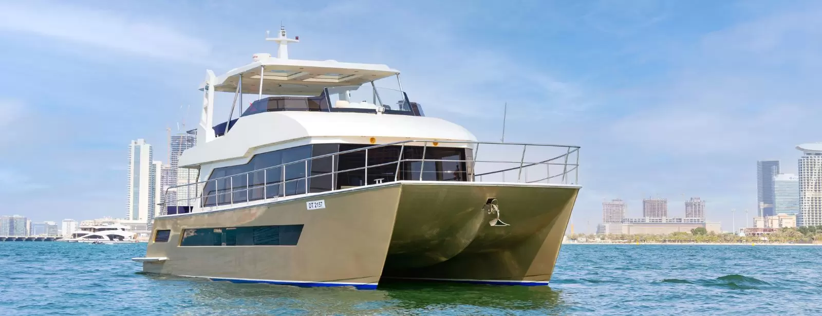 2 Hour Yacht Tour in Dubai Marina with Breakfast or BBQ