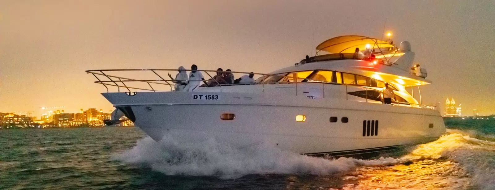 3 Hour Yacht Tour in Dubai Marina with Breakfast or BBQ