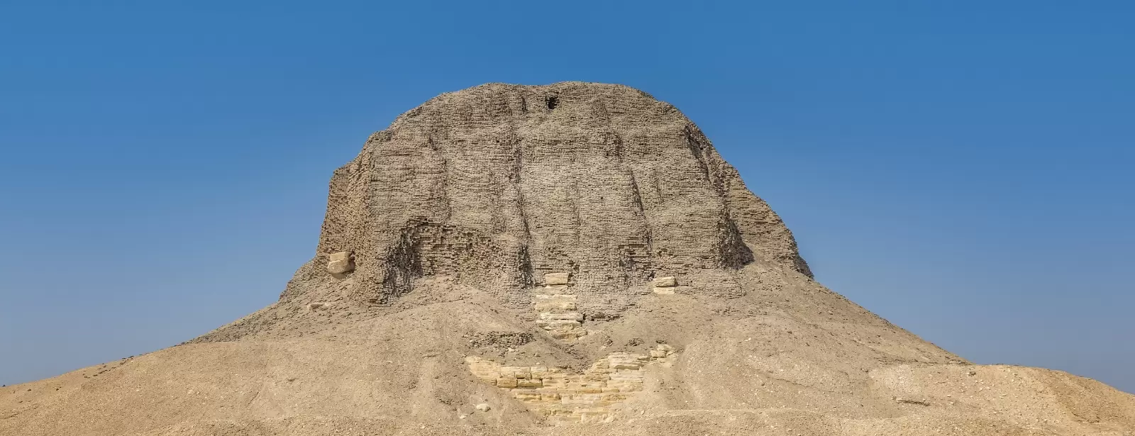 El- Fayoum Oasis with Wadi El Rayyan National Park and Meidum Pyramid from Cairo