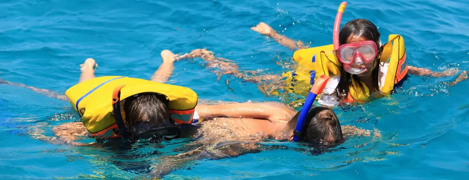 Ain Sokhna Full-day Snorkeling Cruise and Submarine with Private Return Transfer From Cairo