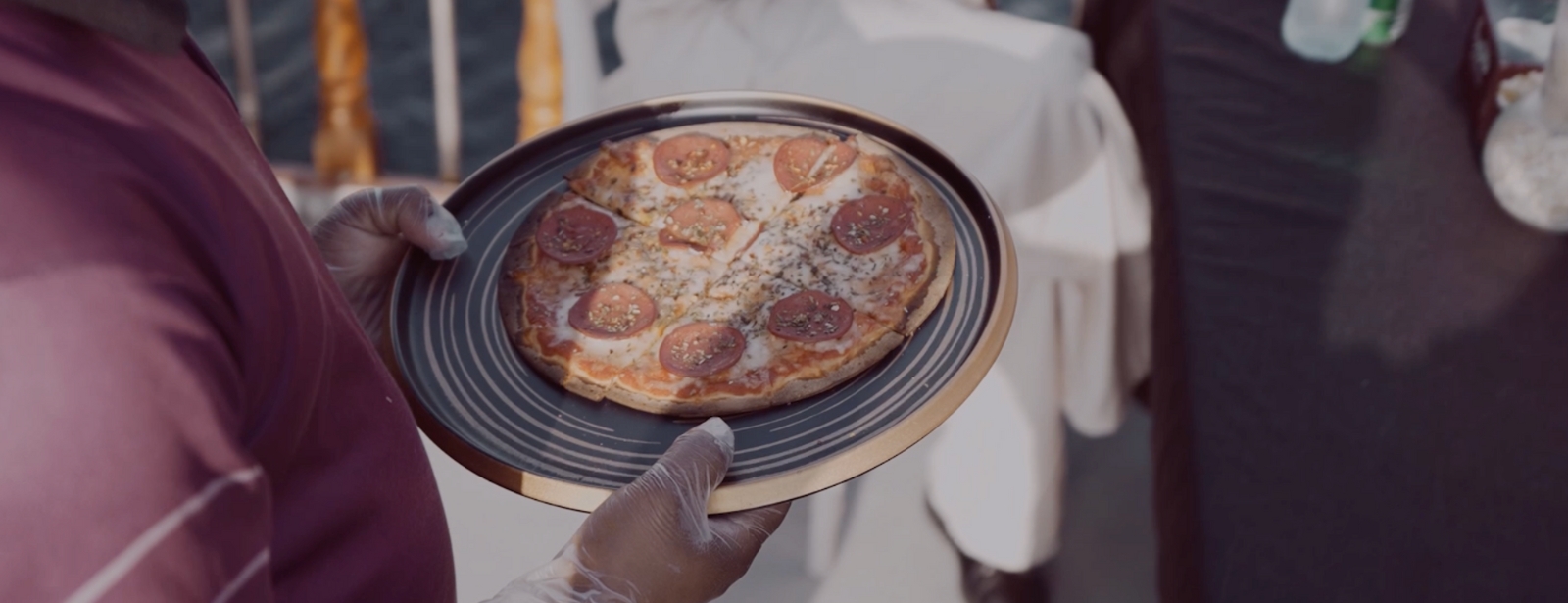Creek sightseeing cruise with unlimited Pizza