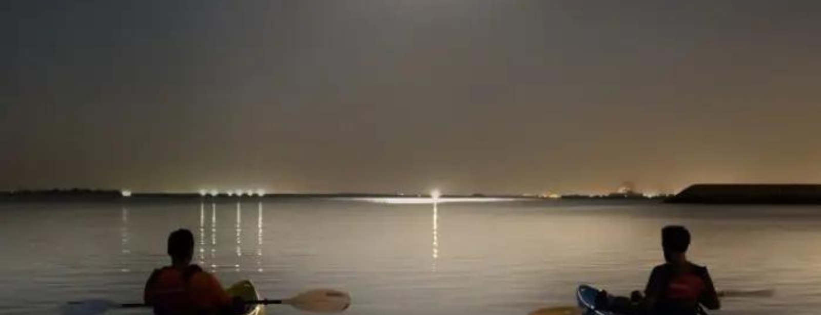 Full moon kayak tour at louvre Abu Dhabi