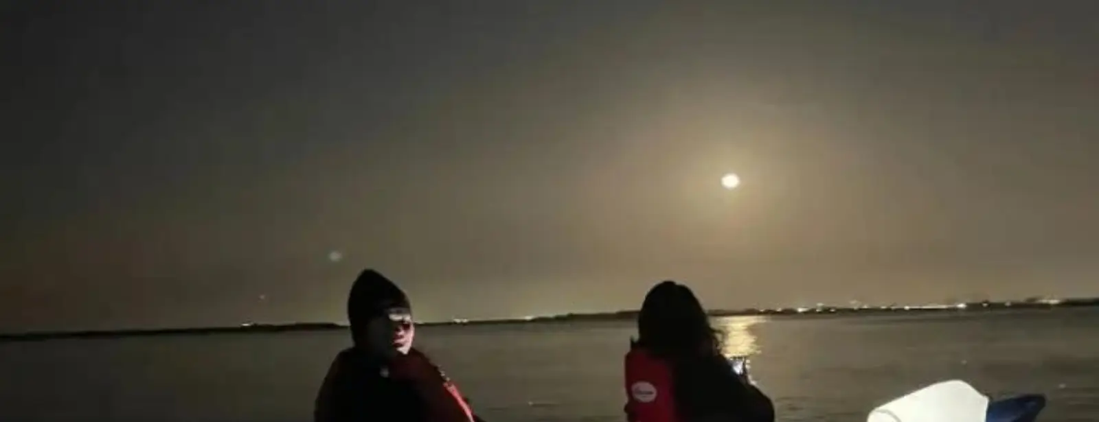 Full moon kayak tour at louvre Abu Dhabi