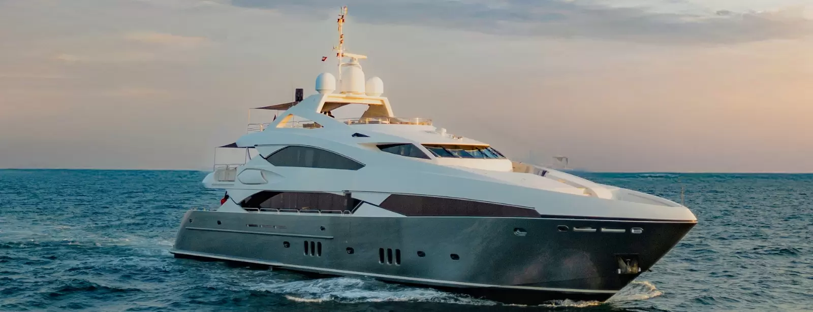 Sunseeker Superyacht Experience with Gourmet Dining,Premium Drinks & Live Music