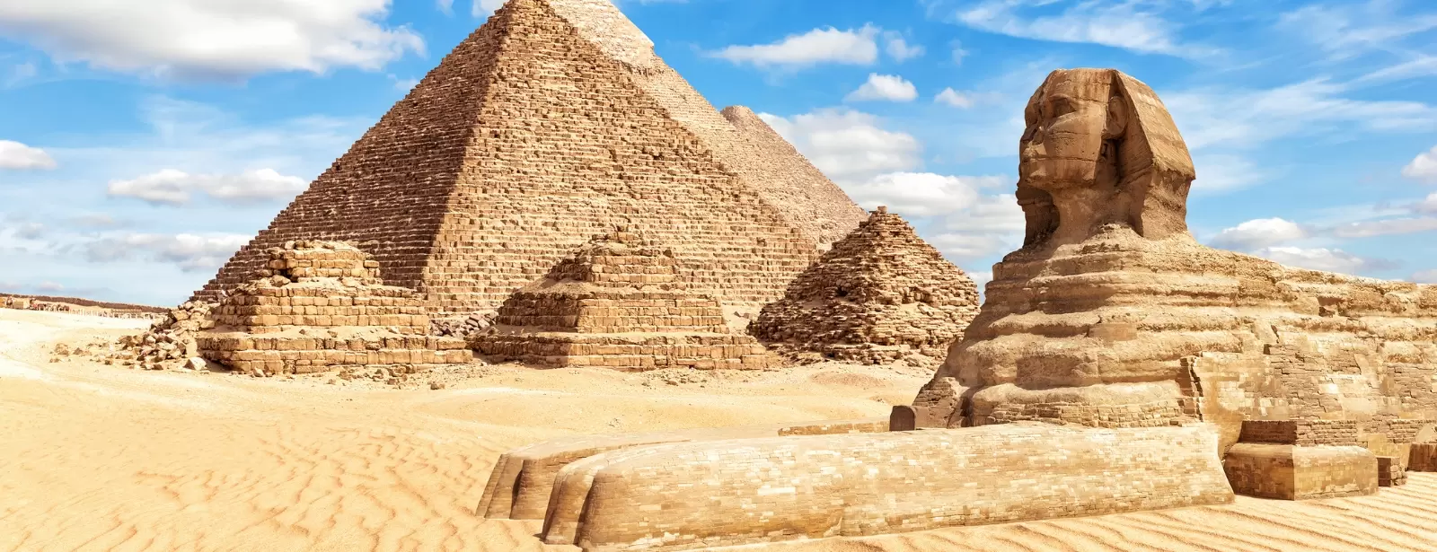 From Hurghada: Full-Day Cairo Tour of Pyramids, Sphinx, Museum and Bazaar
