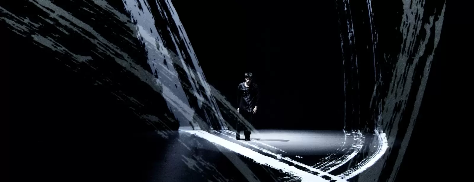 Ink - Huang Yi Studio + Presented with the support of Dance Reflections by Van Cleef & Arpels