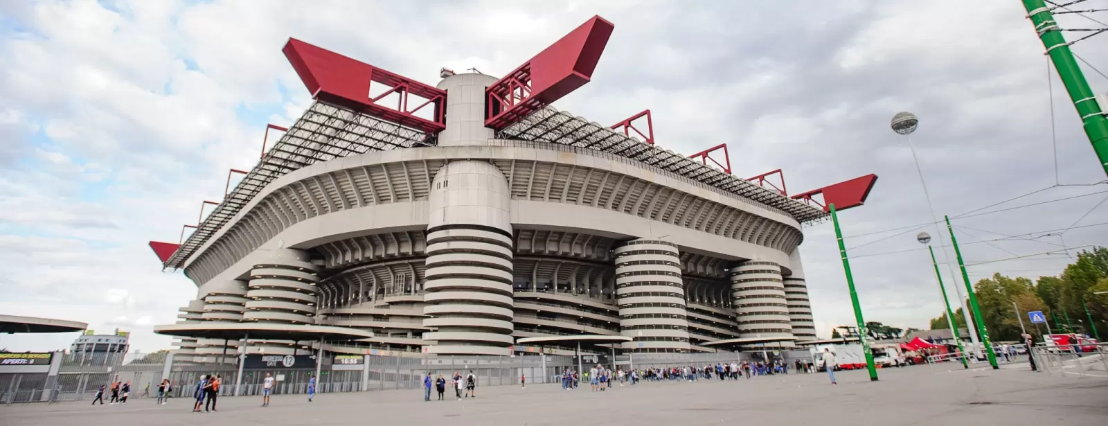 AC Milan vs Napoli Live at Stadio San Siro