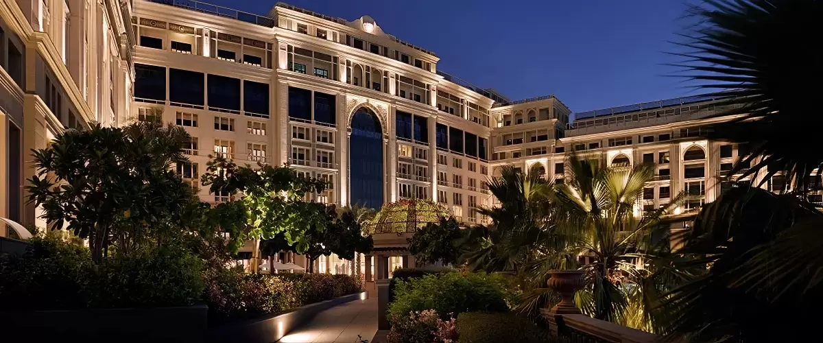 Enigma, Palazzo Versace