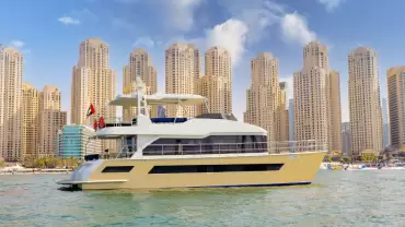 2 Hour Yacht Tour in Dubai Marina with Breakfast or BBQ