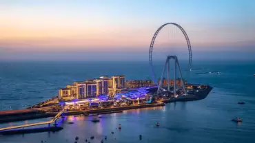 Ain Dubai Premium with House Beverage or Cocktails
