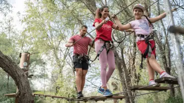 منتزه أفينتورا - مستكشف الغابة