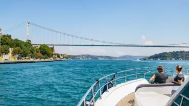 Bosphorus Yacht Cruise with Stopover on Asian Side