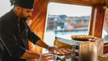Creek sightseeing cruise with unlimited Pizza