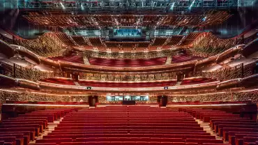 Dubai Opera Grand Tour