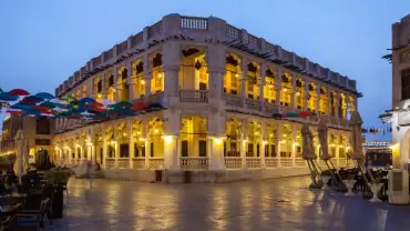 Experience the Qatari Traditional Market with a Photographer