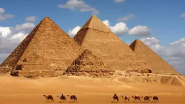 From Hurghada: Full-Day Cairo Tour of Pyramids, Sphinx, Museum and Bazaar