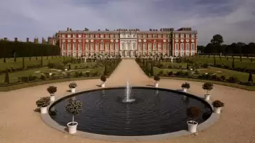 Hampton Court Palace, Gardens & Maze: Entry Ticket
