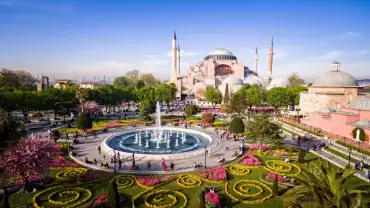 Istanbul: Basilica Cistern, Hagia Sophia, Blue Mosque and Grand Bazaar with Live Guide