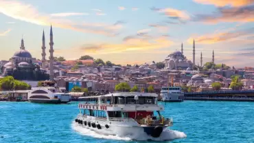 Istanbul Bosphorus Cruise and Spice Bazaar Adventure