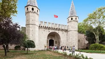 Topkapı Palace & Harem & Hagia Irene Church & Live Guide