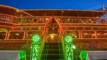 Dhow dinner cruise on Dubai creek