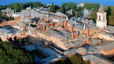 Topkapi Palace & Harem Tour with Historian Guide